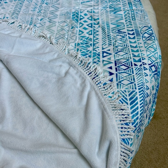 DSW Blue and White Circular Fringed Blanket - Picture 3 of 6